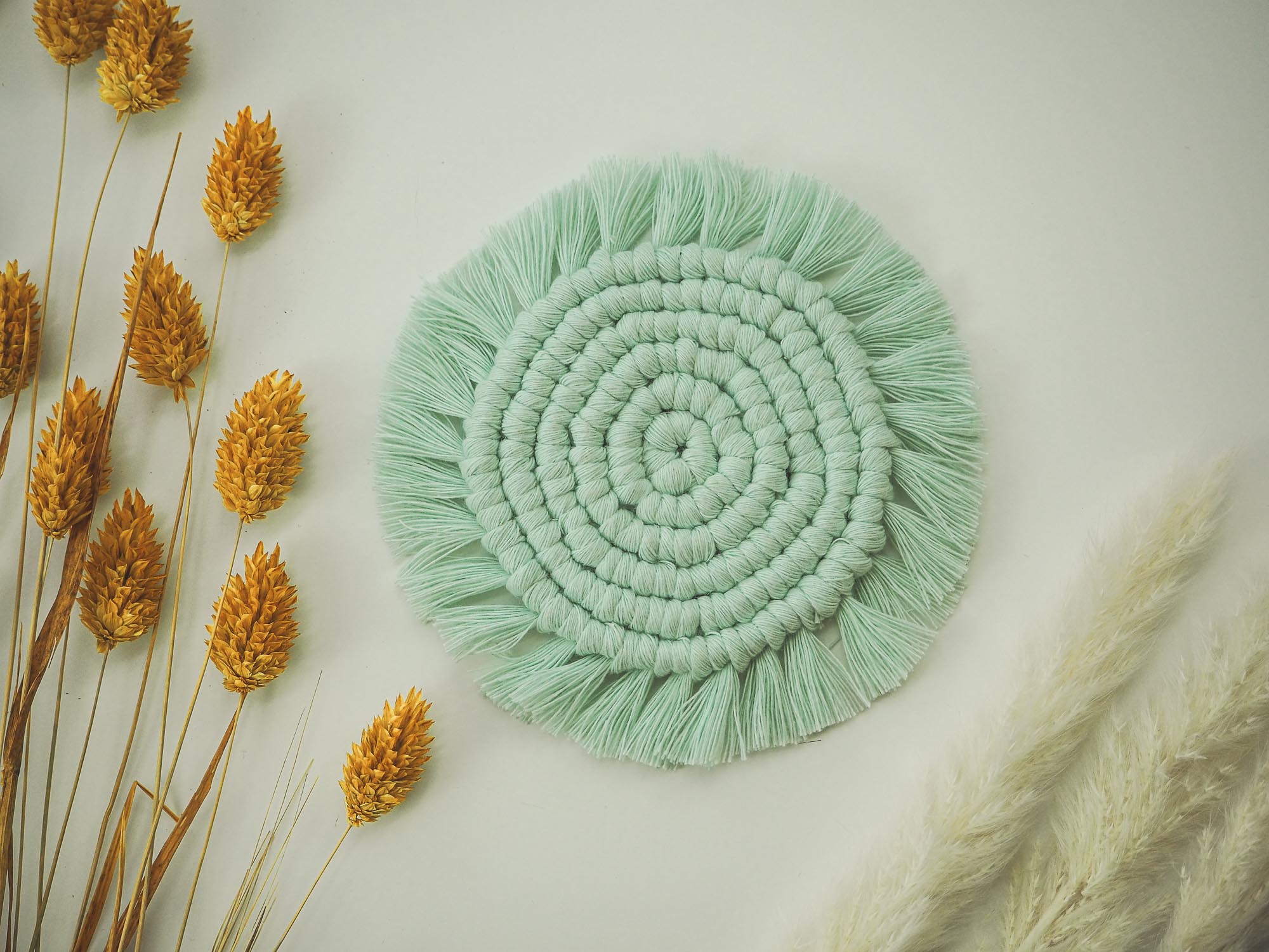 round macrame coaster tutorial