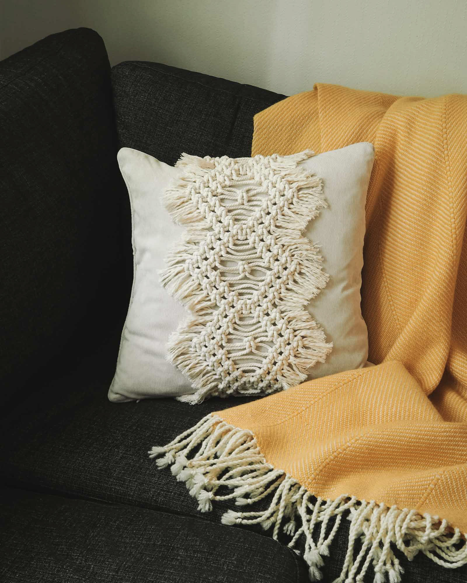 Mountain macrame pillow tutorial
